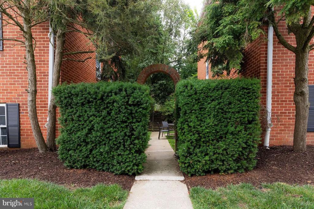 4000 LINKWOOD ROAD Unit: 4004B