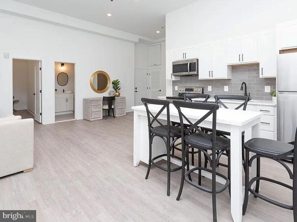 211 SAINT PAUL STREET Unit: 202