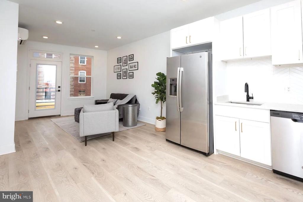 1702 LIGHT STREET Unit: 401