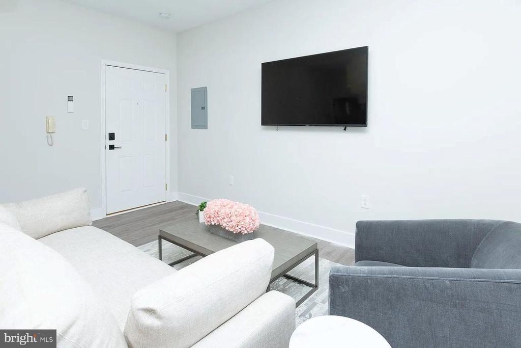 1122 N CALVERT STREET Unit: 205