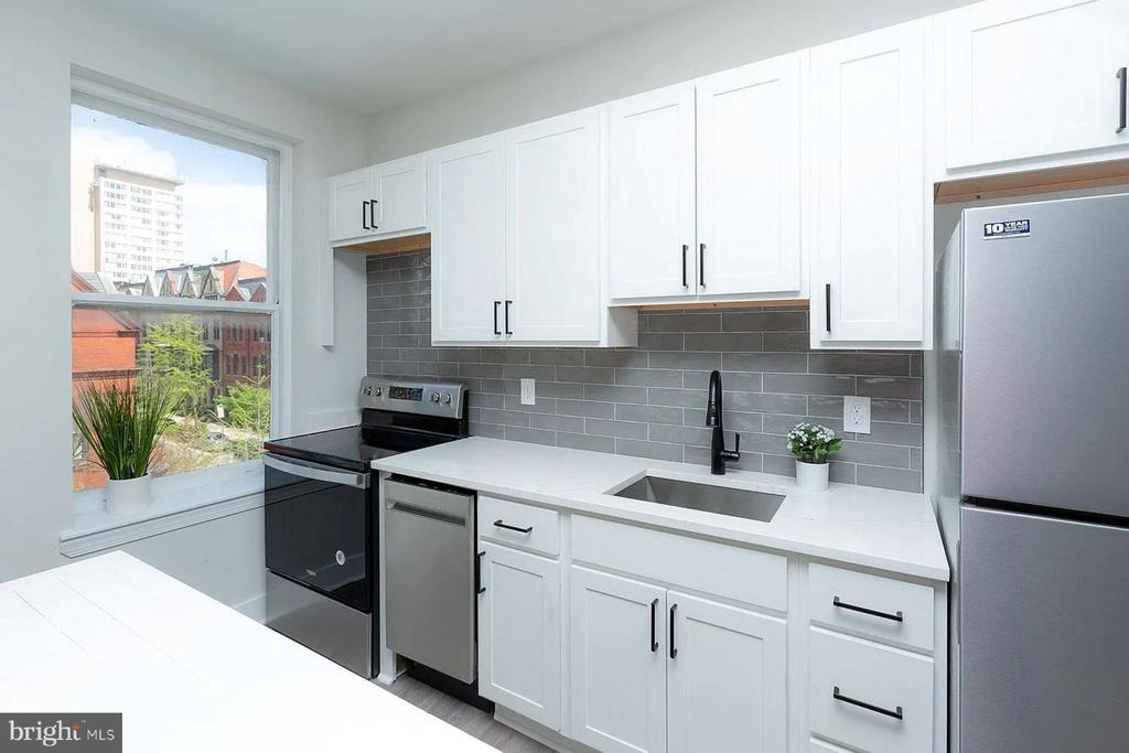 1122 N CALVERT STREET Unit: 205