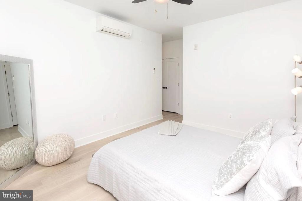 1702 LIGHT STREET Unit: 402