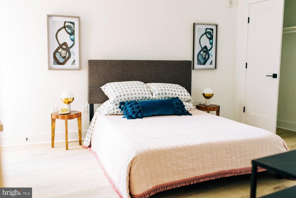 1702 LIGHT STREET Unit: 402