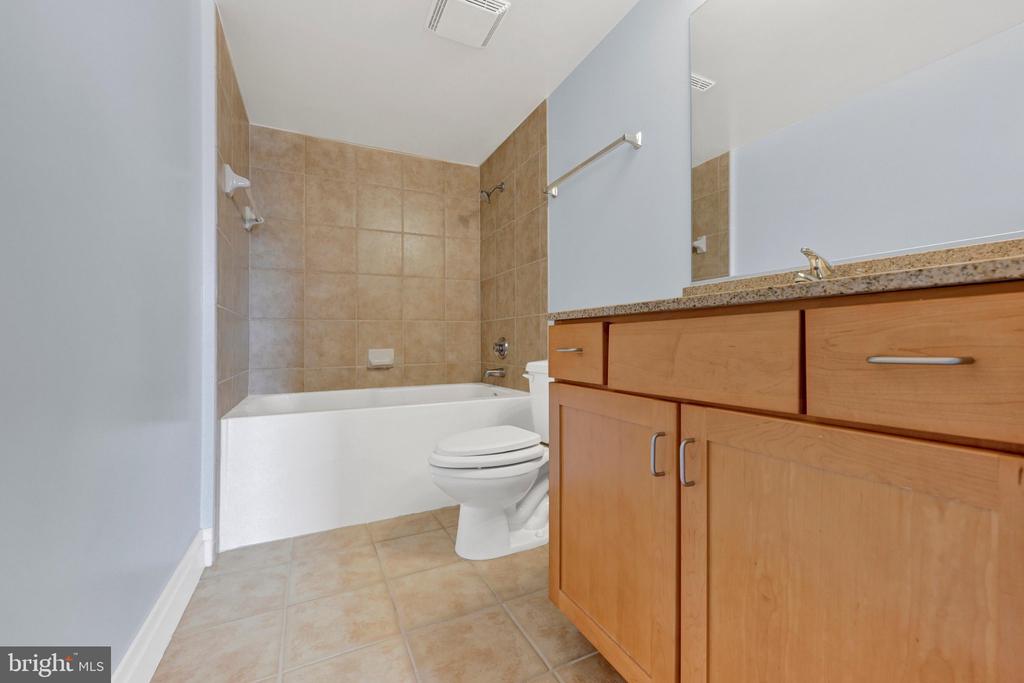 414 WATER STREET Unit: 1802