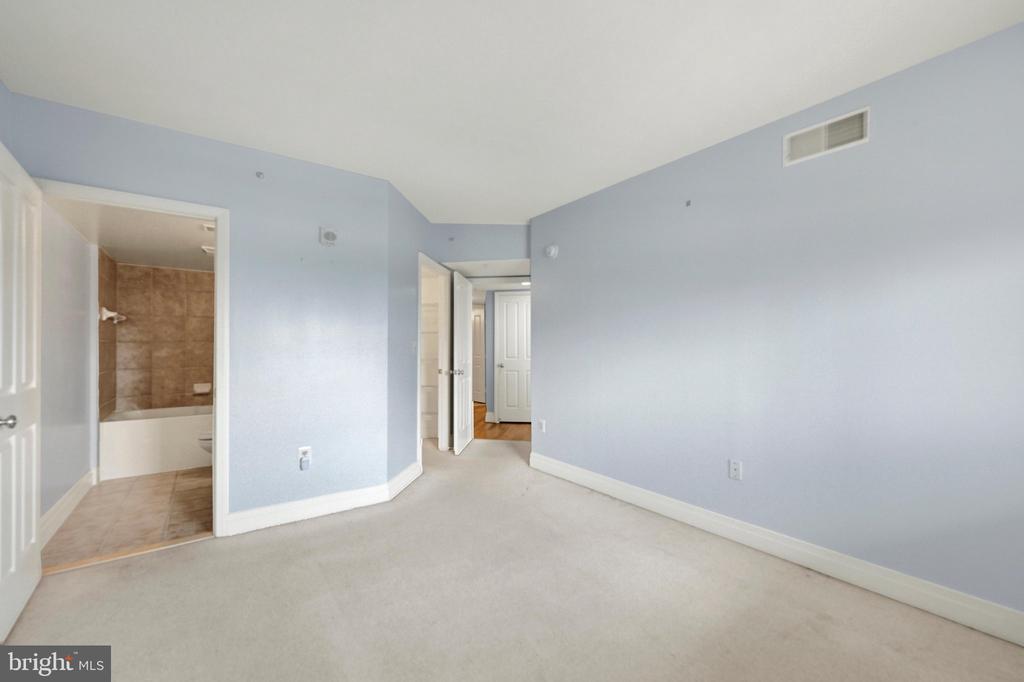 414 WATER STREET Unit: 1802