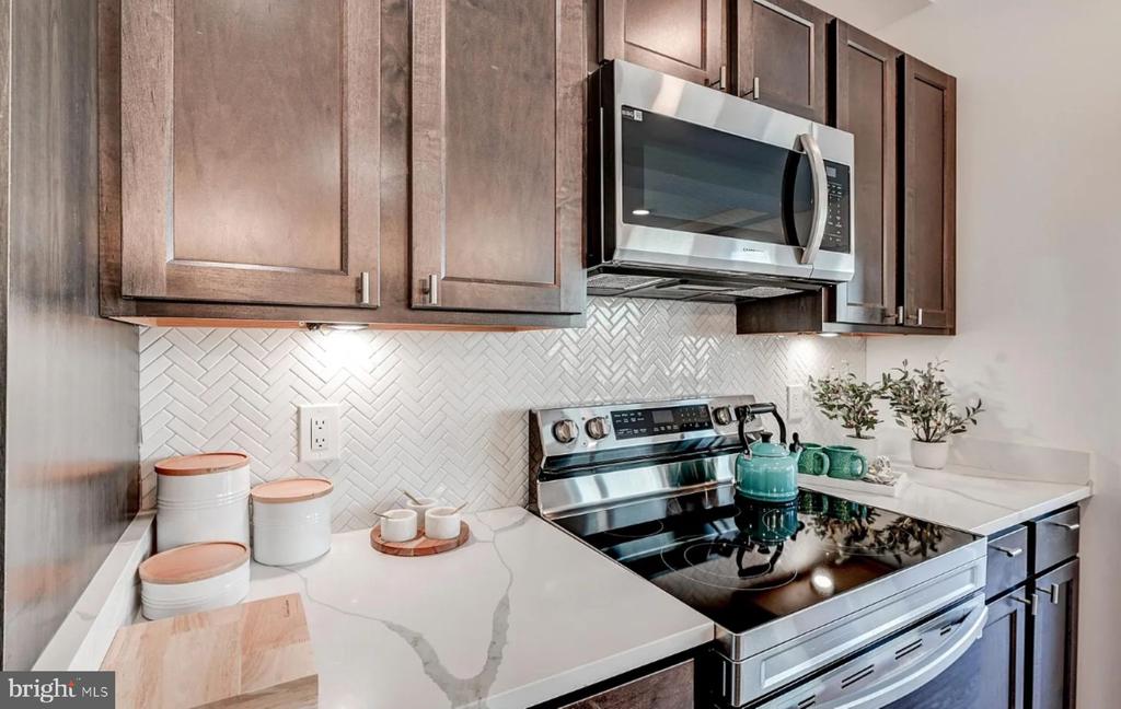 601 S BROADWAY Unit: 203
