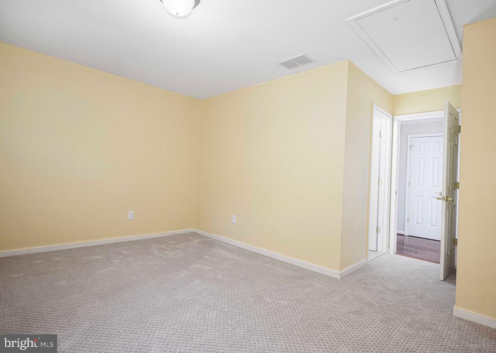 1652 BULLOCK CIRCLE