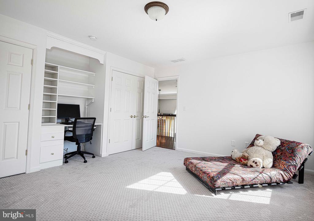 1652 BULLOCK CIRCLE