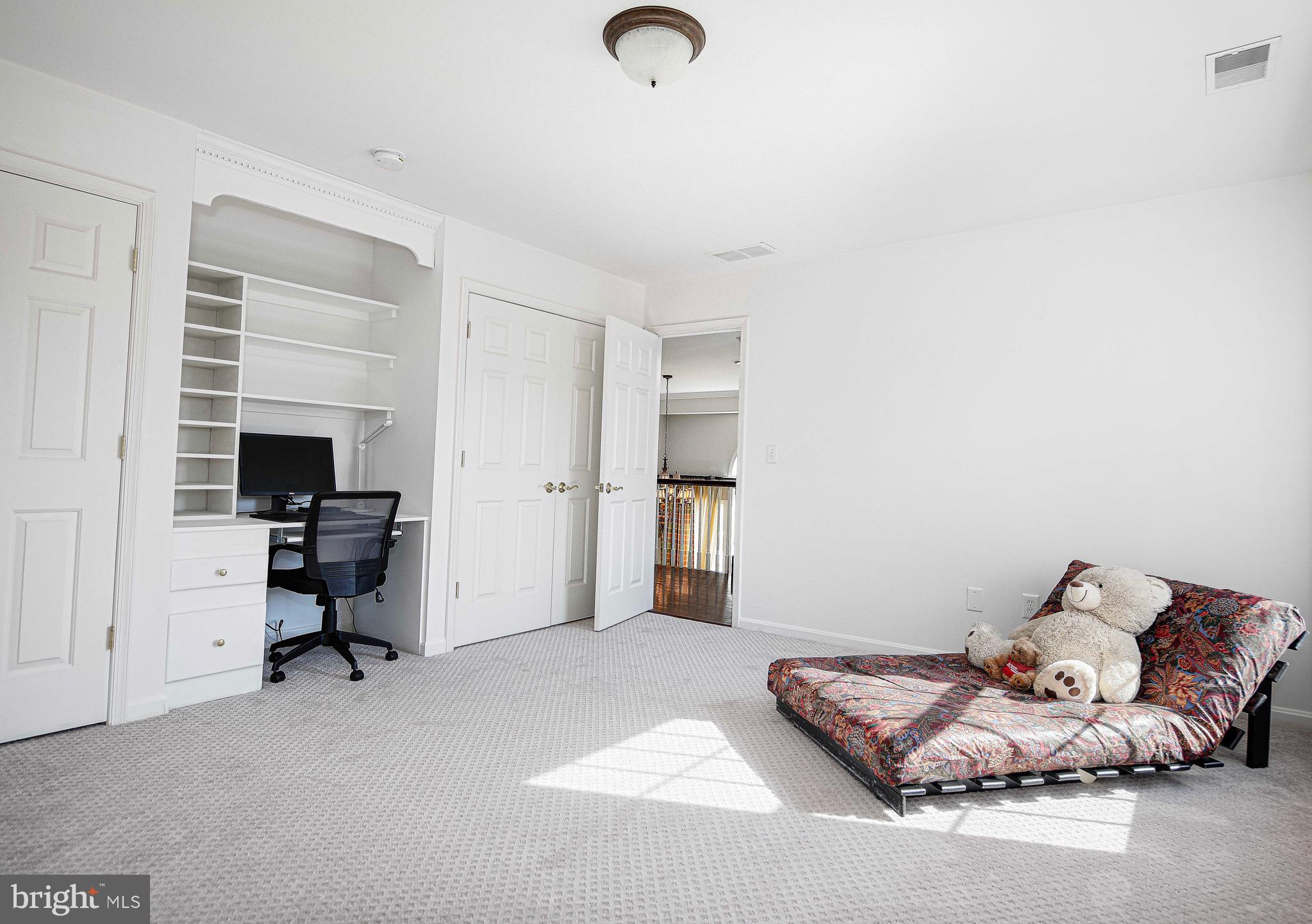 1652 BULLOCK CIRCLE