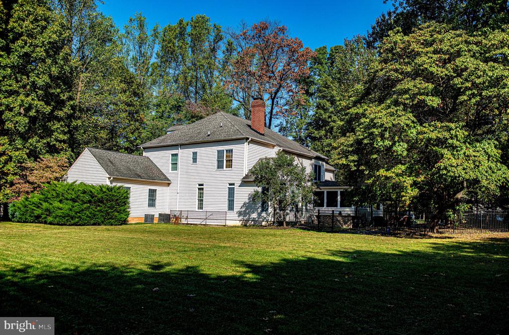 1652 BULLOCK CIRCLE