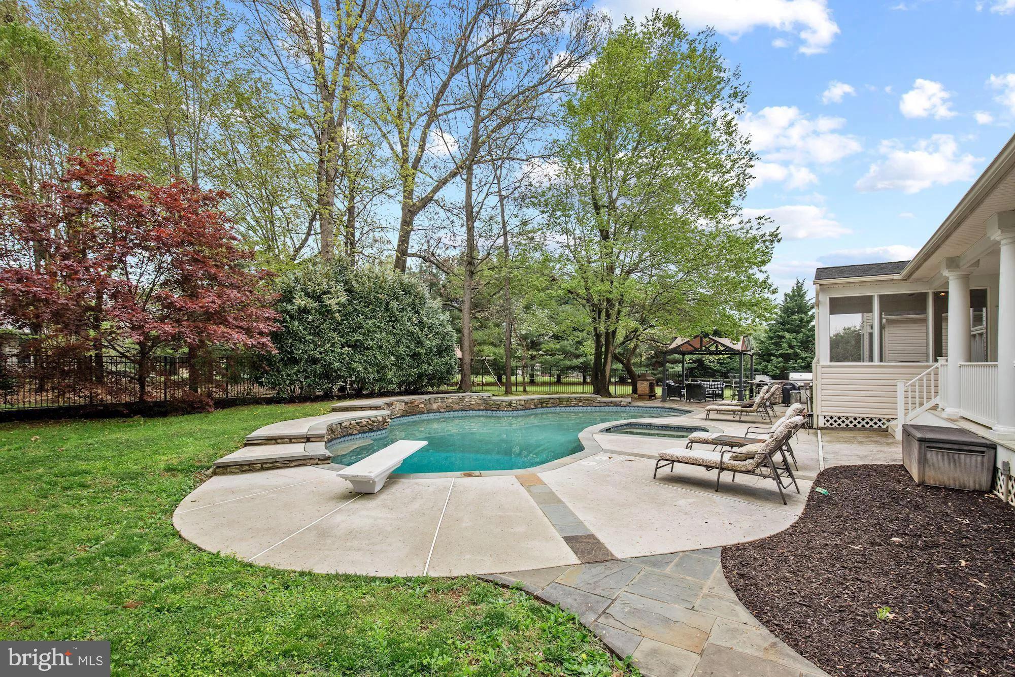 1652 BULLOCK CIRCLE
