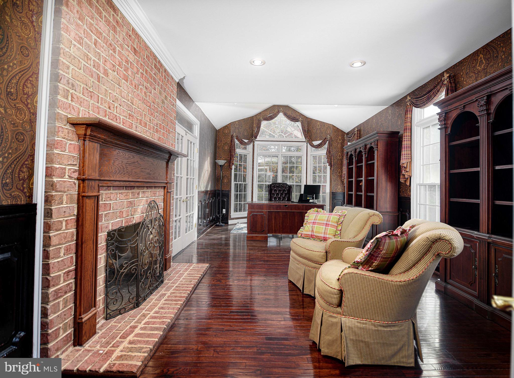 1652 BULLOCK CIRCLE