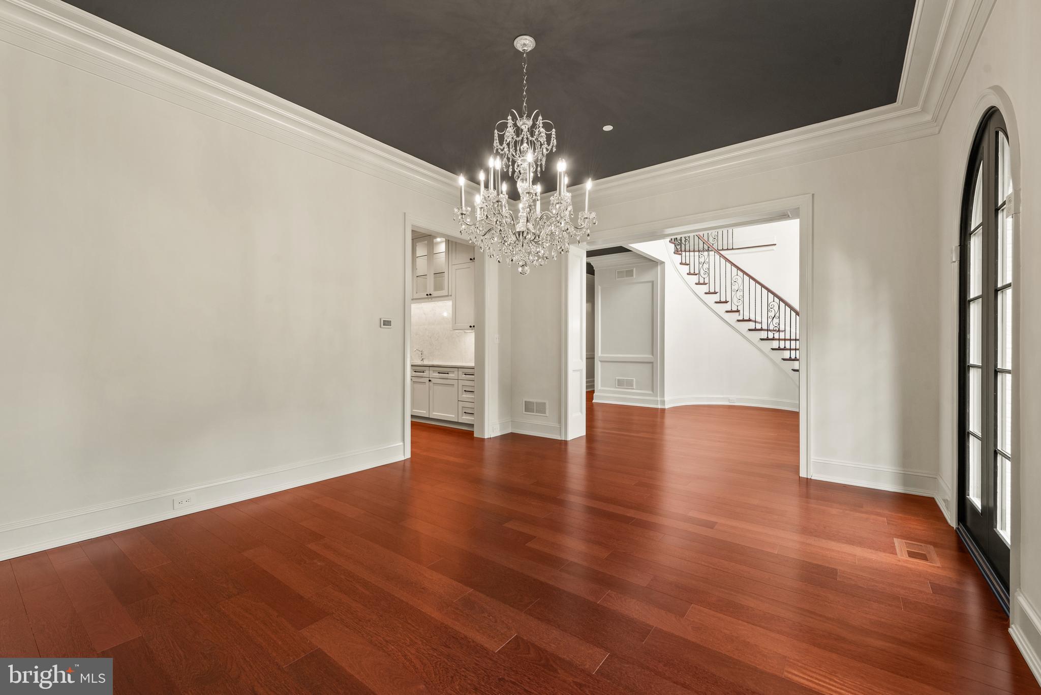 928 FENARIO CIRCLE