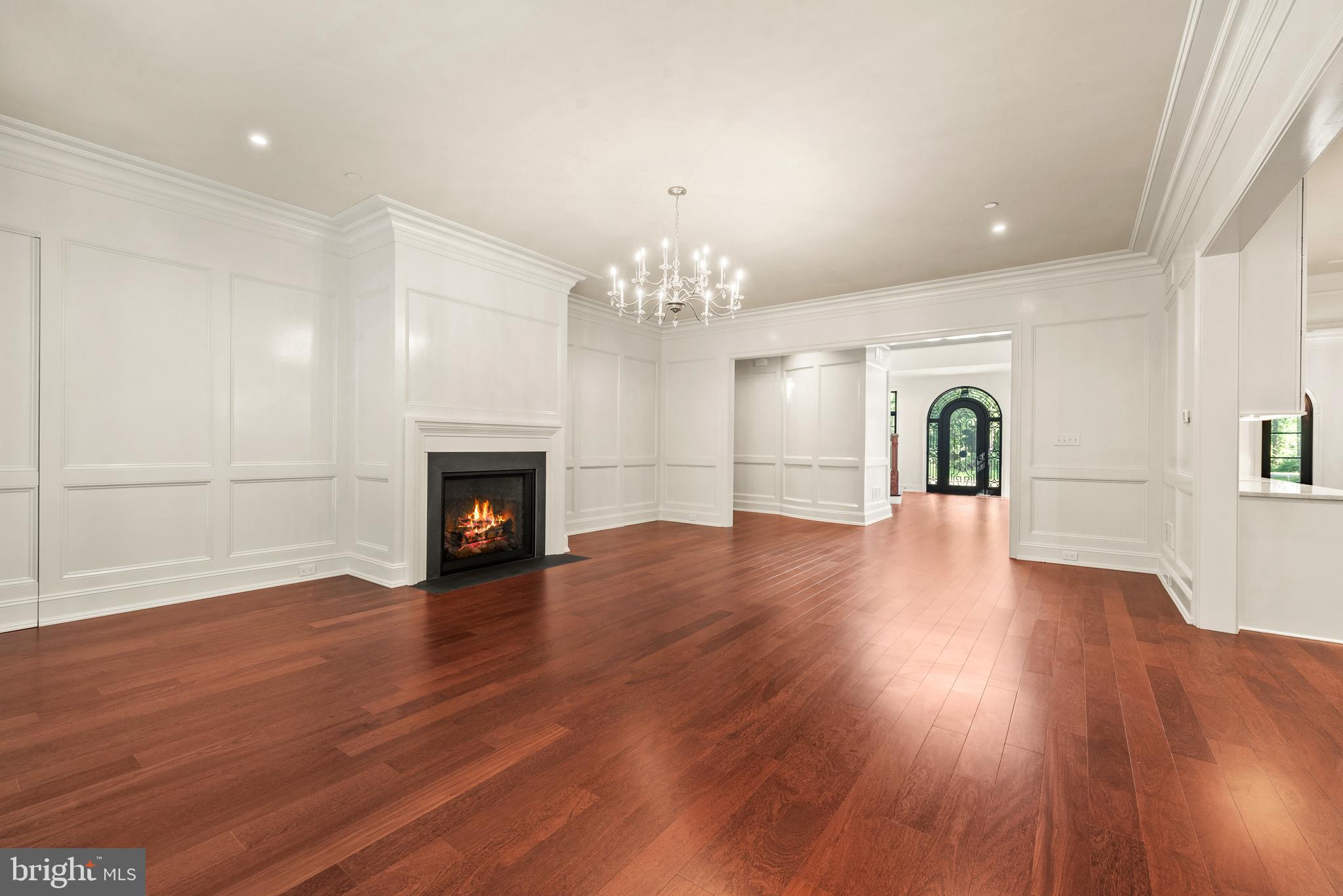 928 FENARIO CIRCLE
