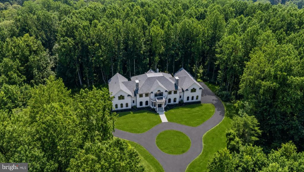 928 FENARIO CIRCLE