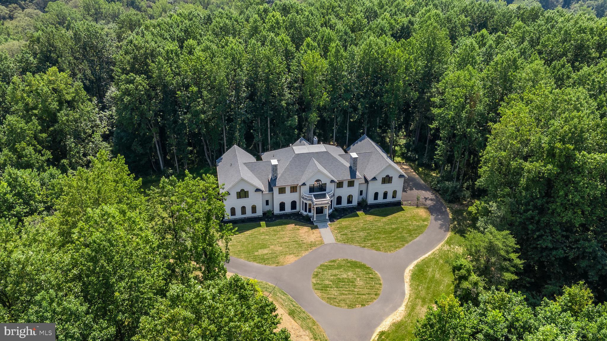 928 FENARIO CIRCLE