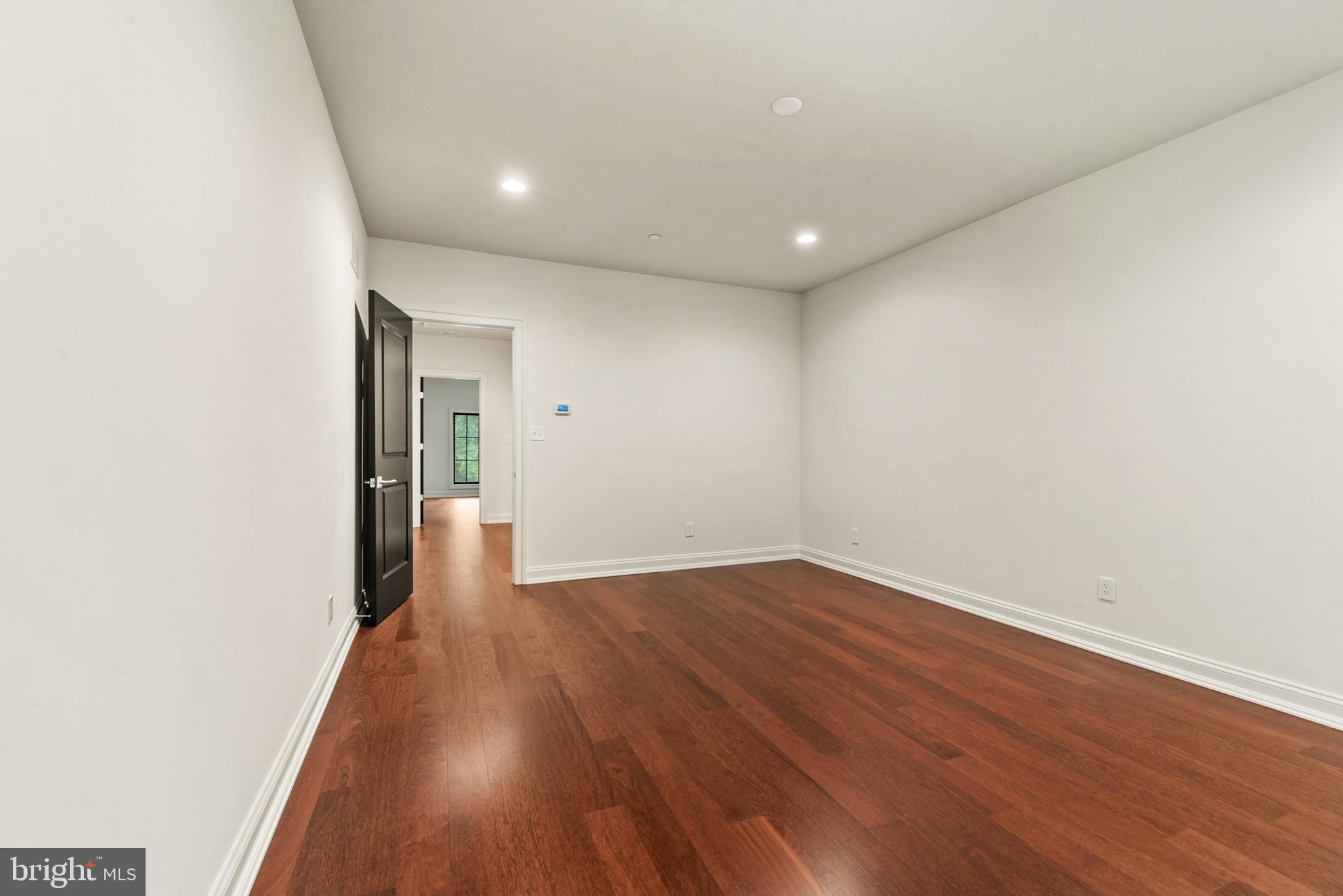 928 FENARIO CIRCLE