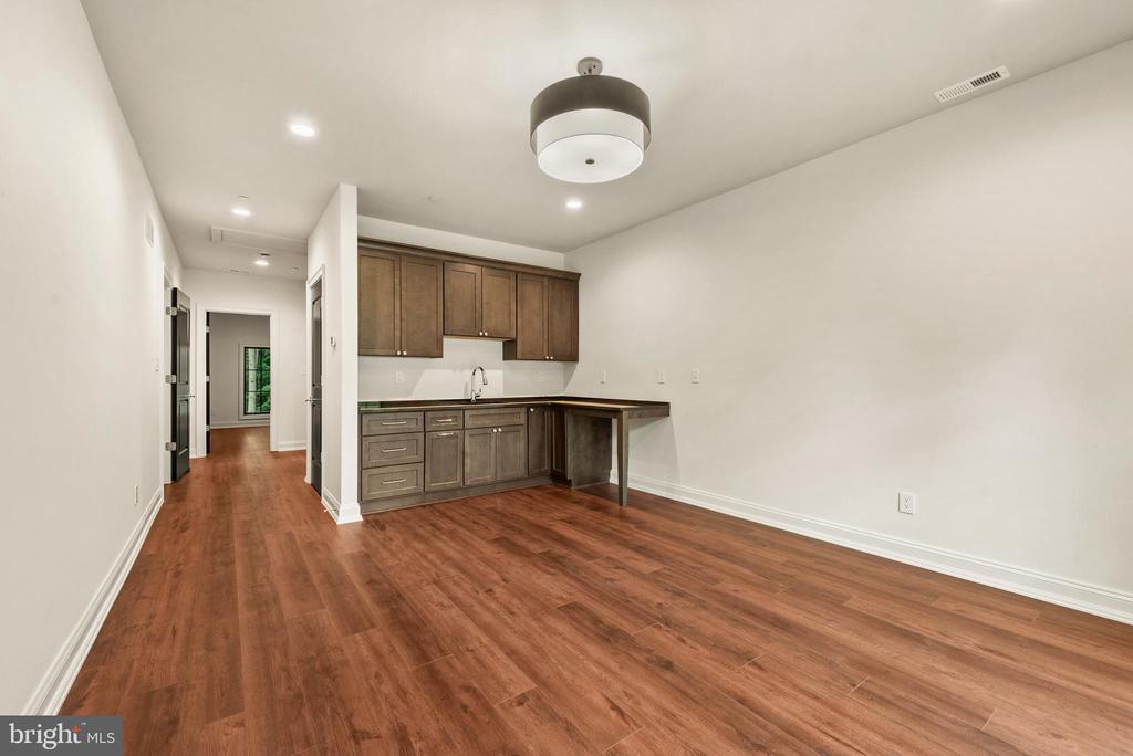 928 FENARIO CIRCLE
