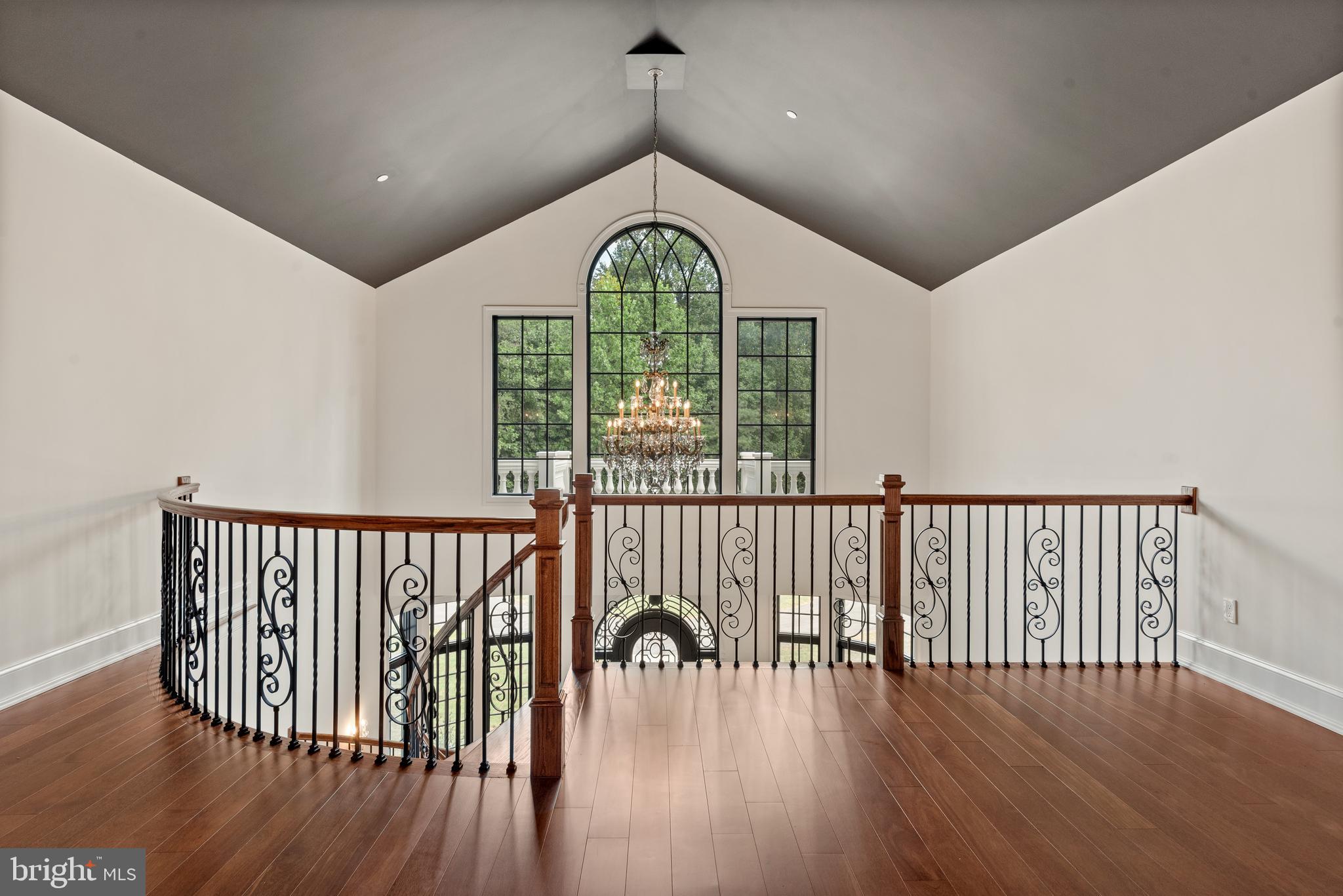 928 FENARIO CIRCLE