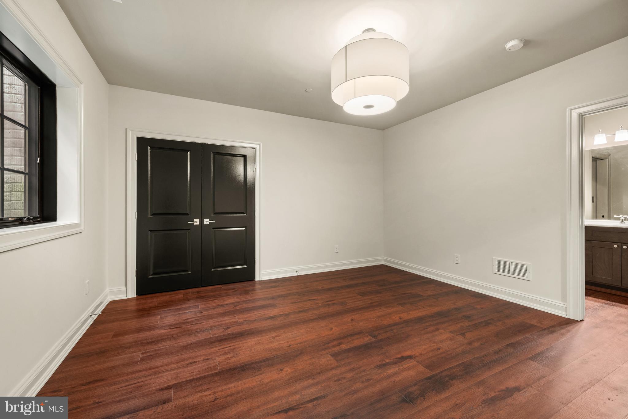 928 FENARIO CIRCLE