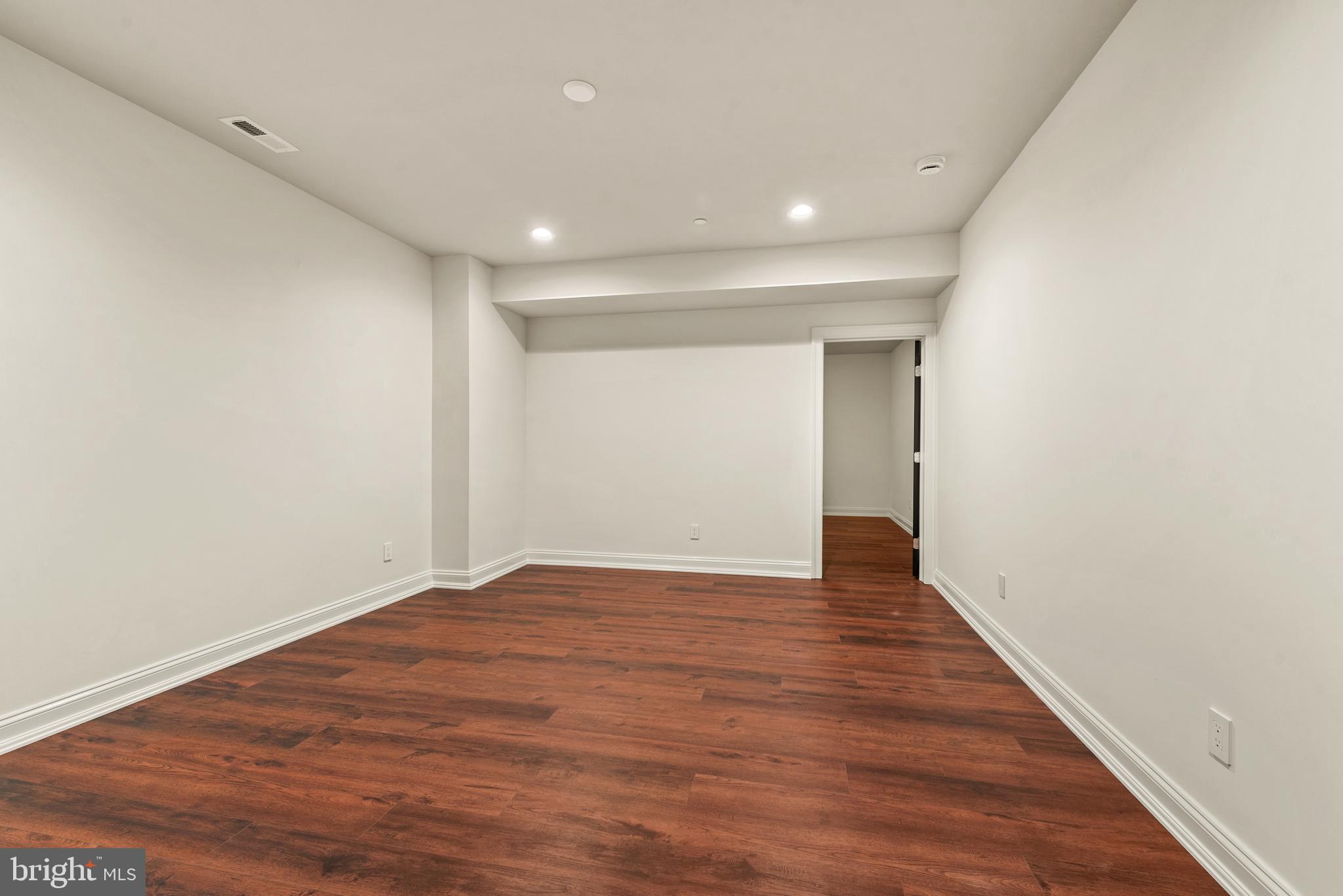 928 FENARIO CIRCLE