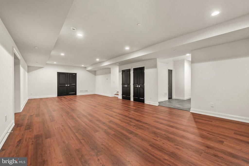 928 FENARIO CIRCLE