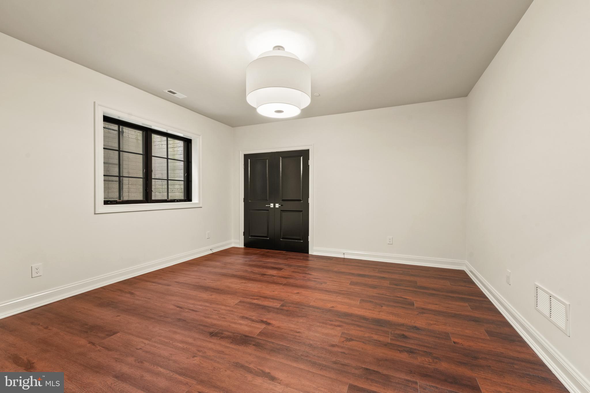 928 FENARIO CIRCLE