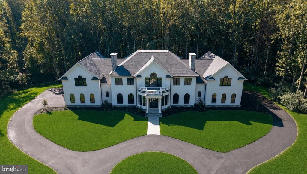 928 FENARIO CIRCLE