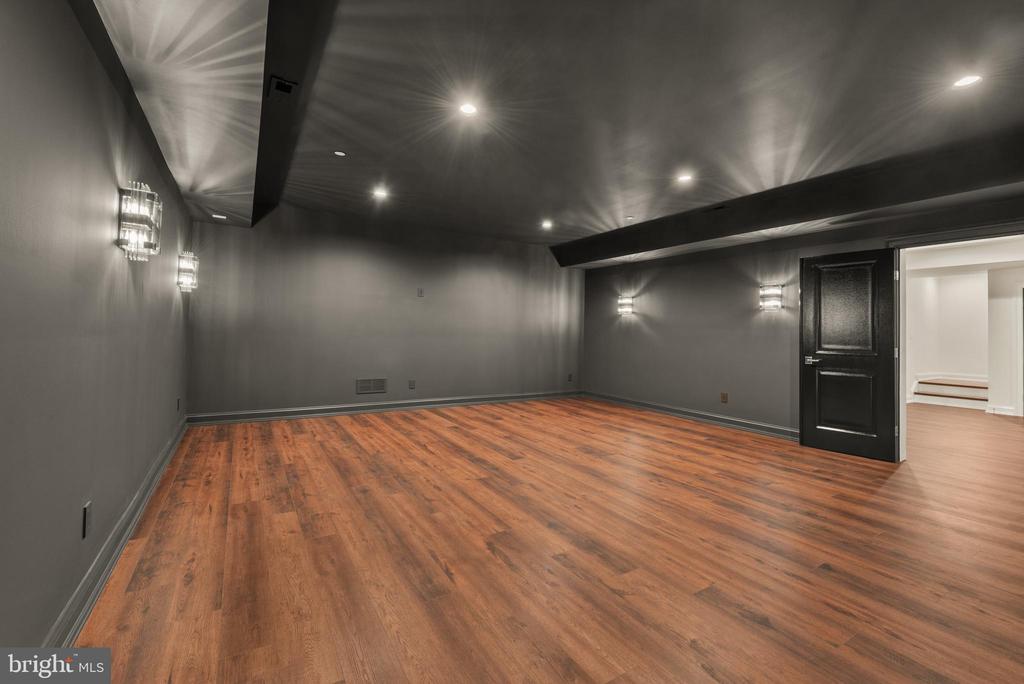 928 FENARIO CIRCLE