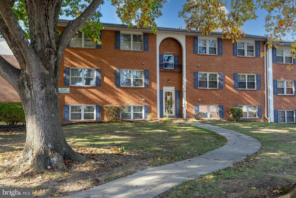 240 CROCKER DRIVE F 240-F