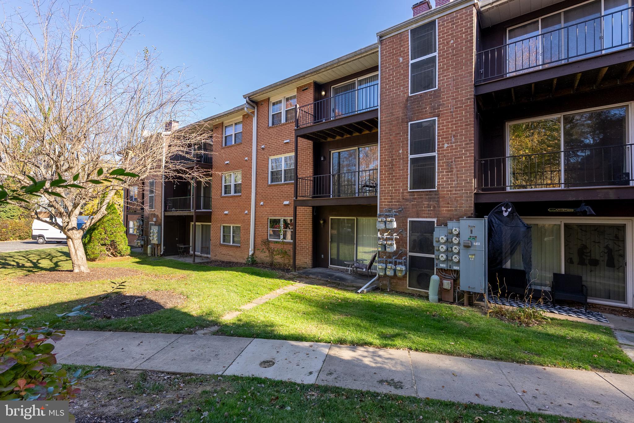 240 CROCKER DRIVE F 240-F