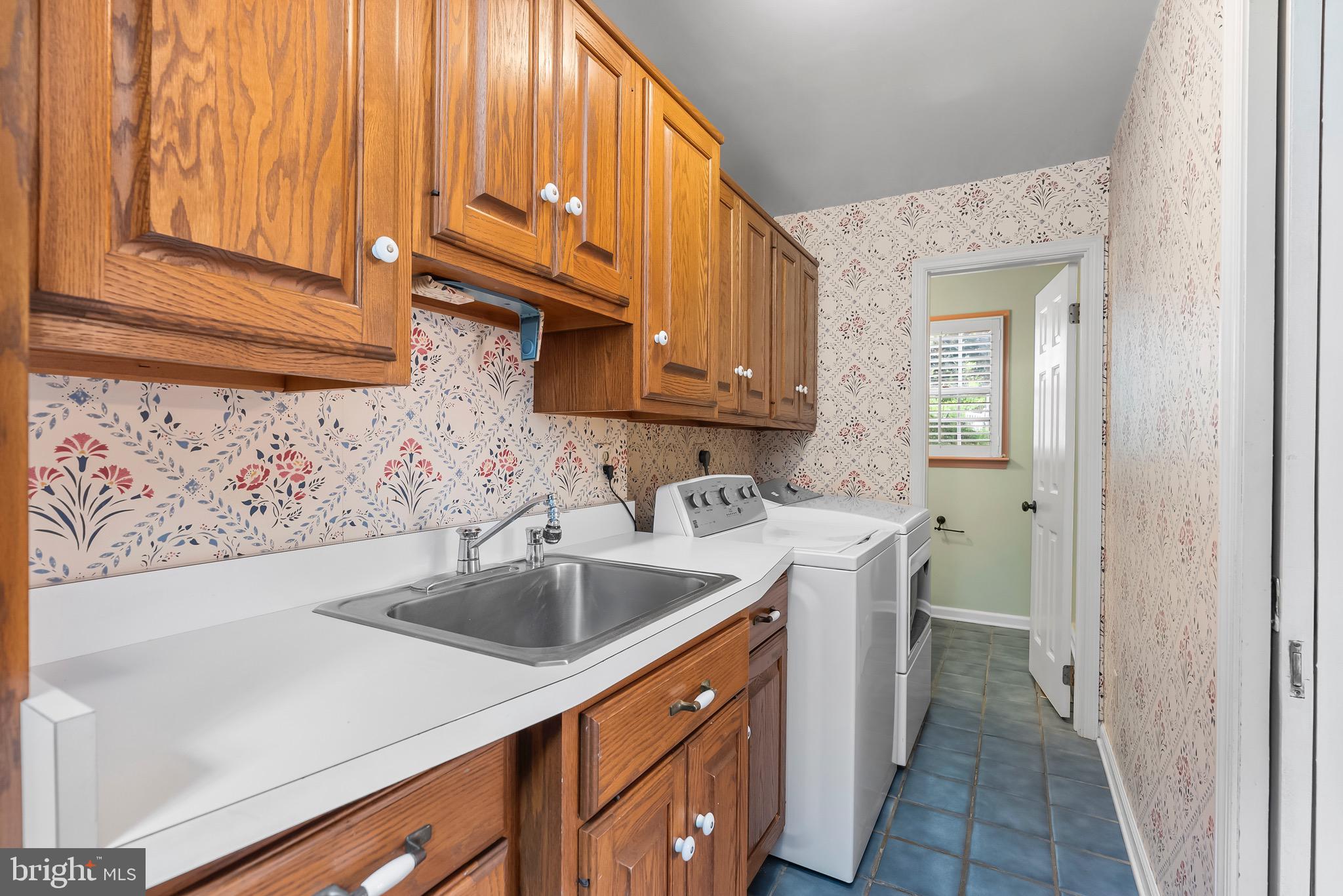 607 E WHEEL ROAD