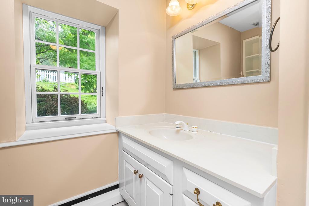 607 E WHEEL ROAD