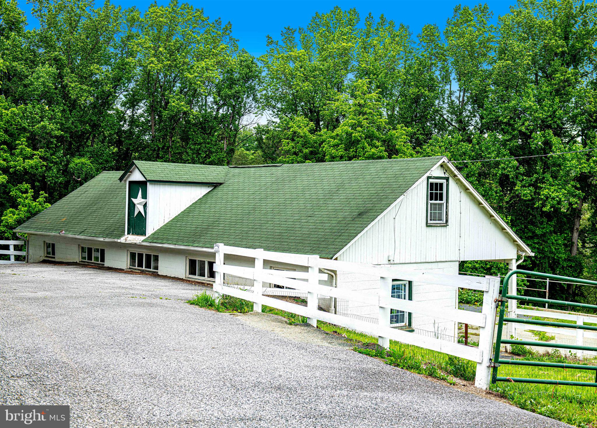 607 E WHEEL ROAD