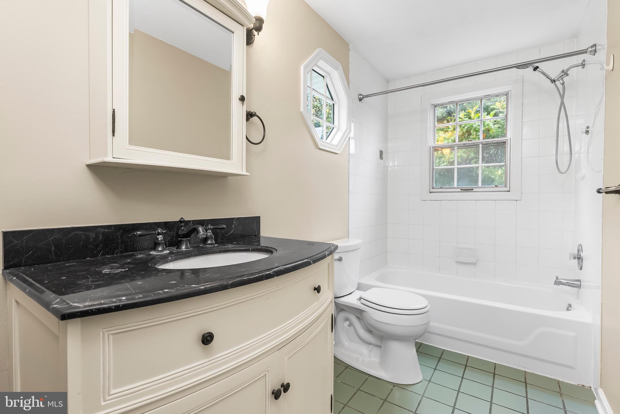 607 E WHEEL ROAD