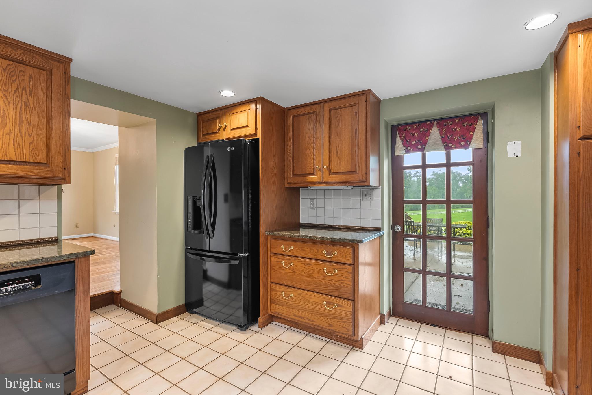 607 E WHEEL ROAD