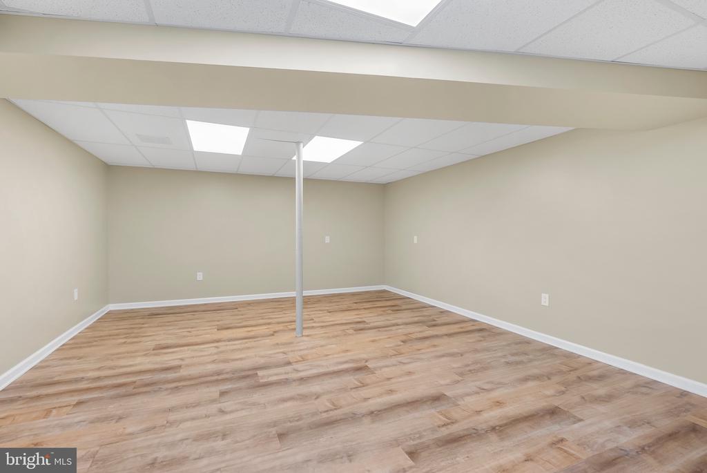 607 E WHEEL ROAD