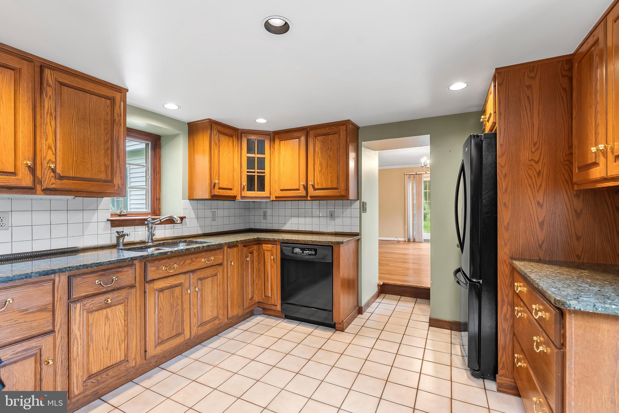 607 E WHEEL ROAD