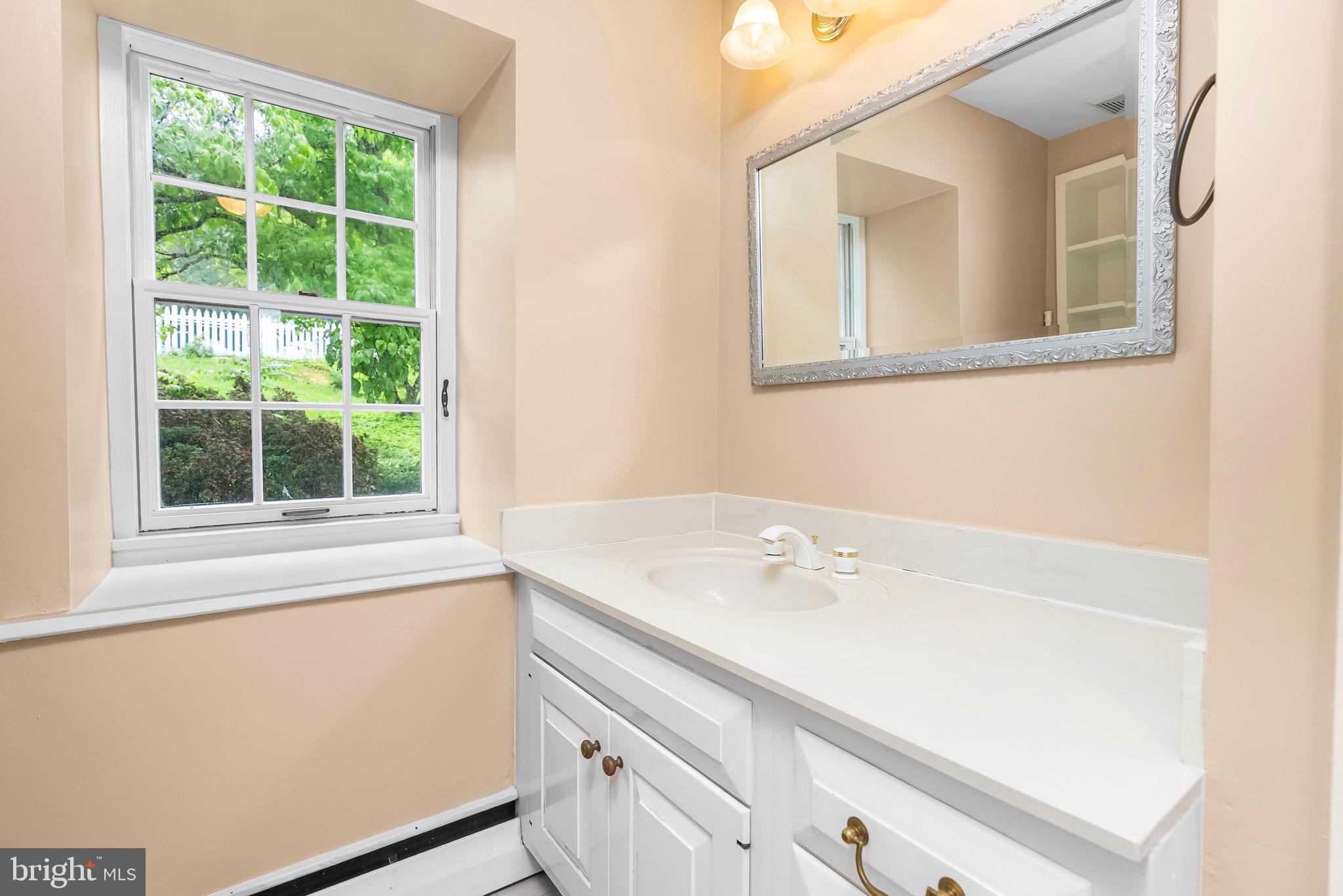 607 E WHEEL ROAD