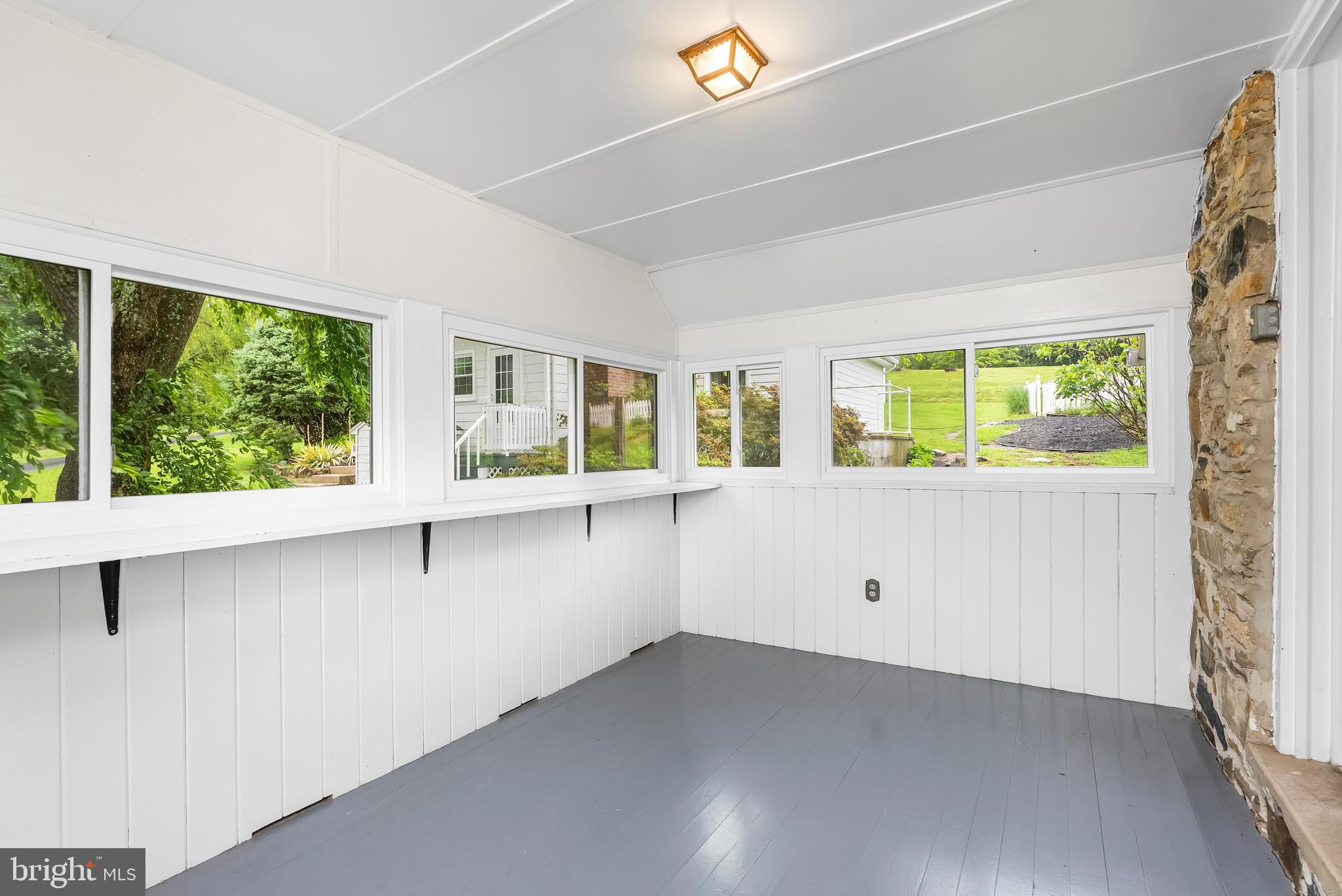 607 E WHEEL ROAD
