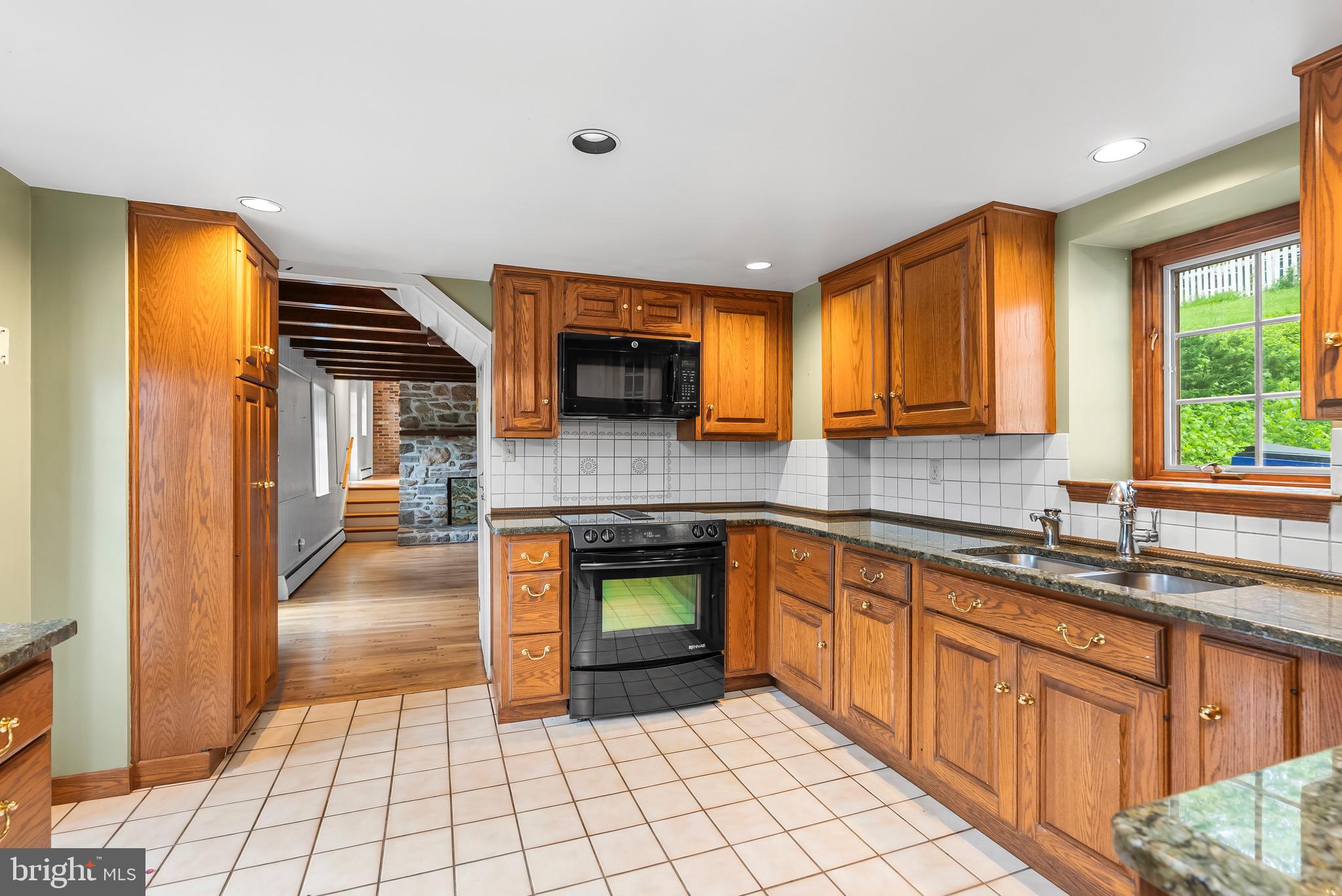 607 E WHEEL ROAD