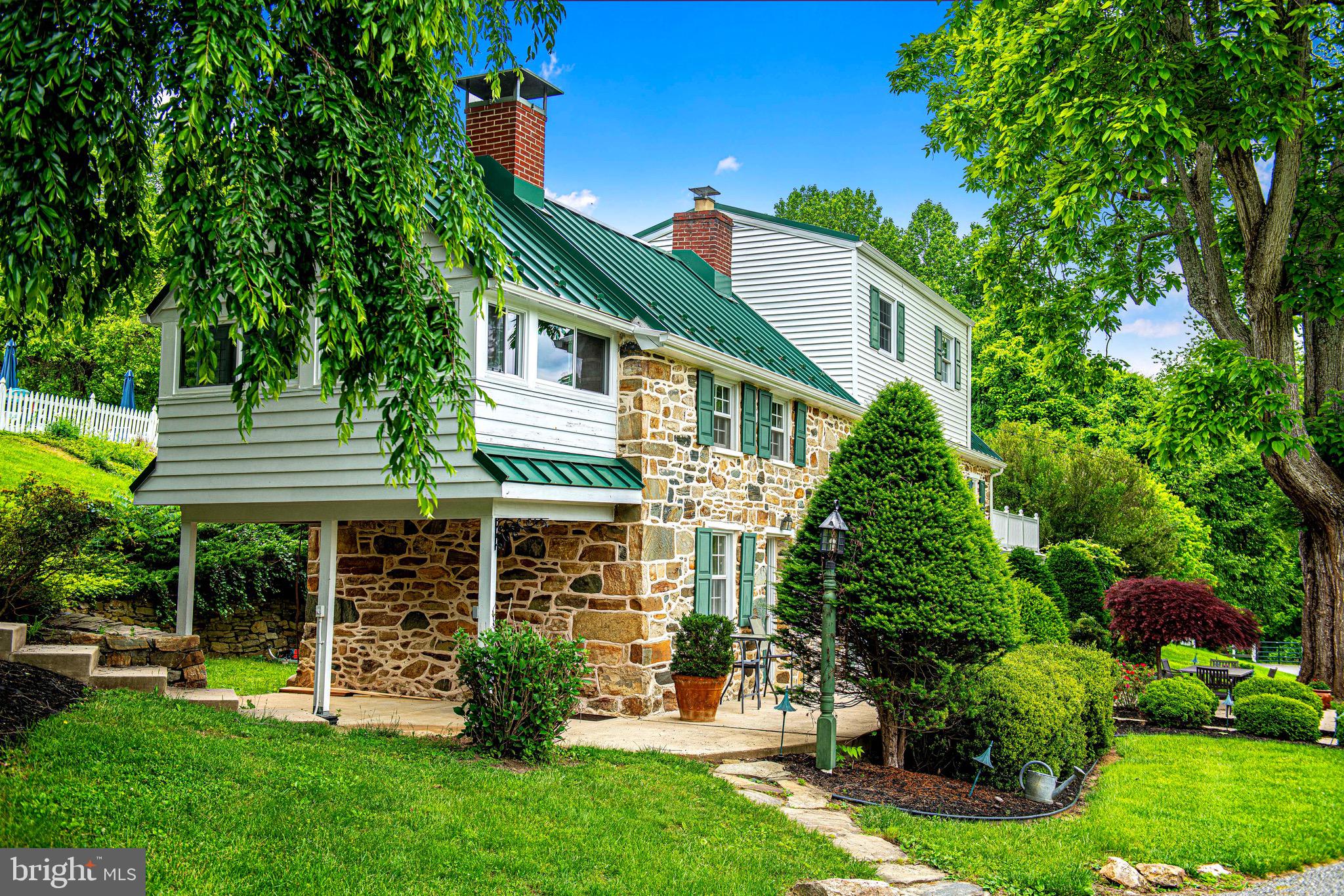 607 E WHEEL ROAD