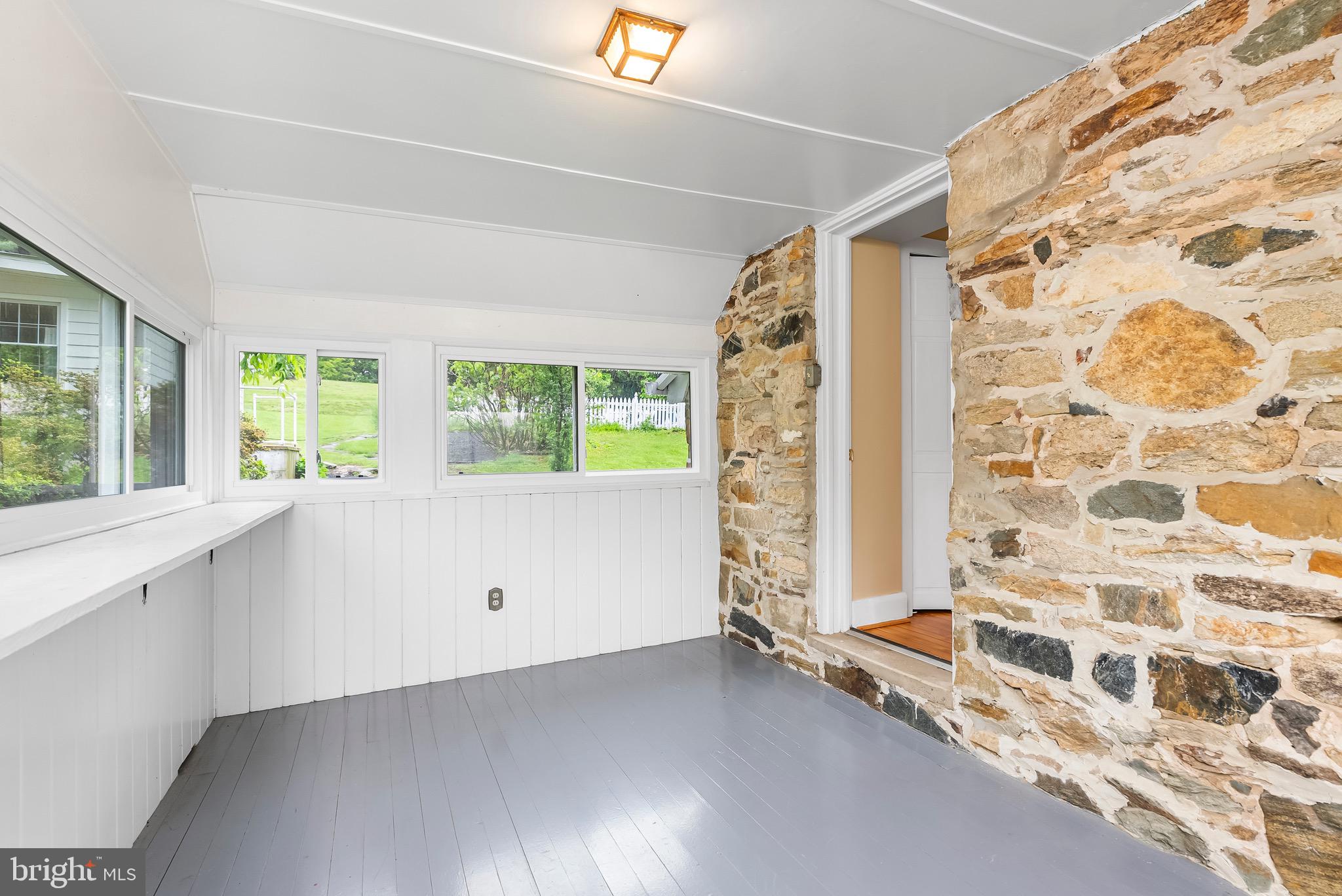 607 E WHEEL ROAD
