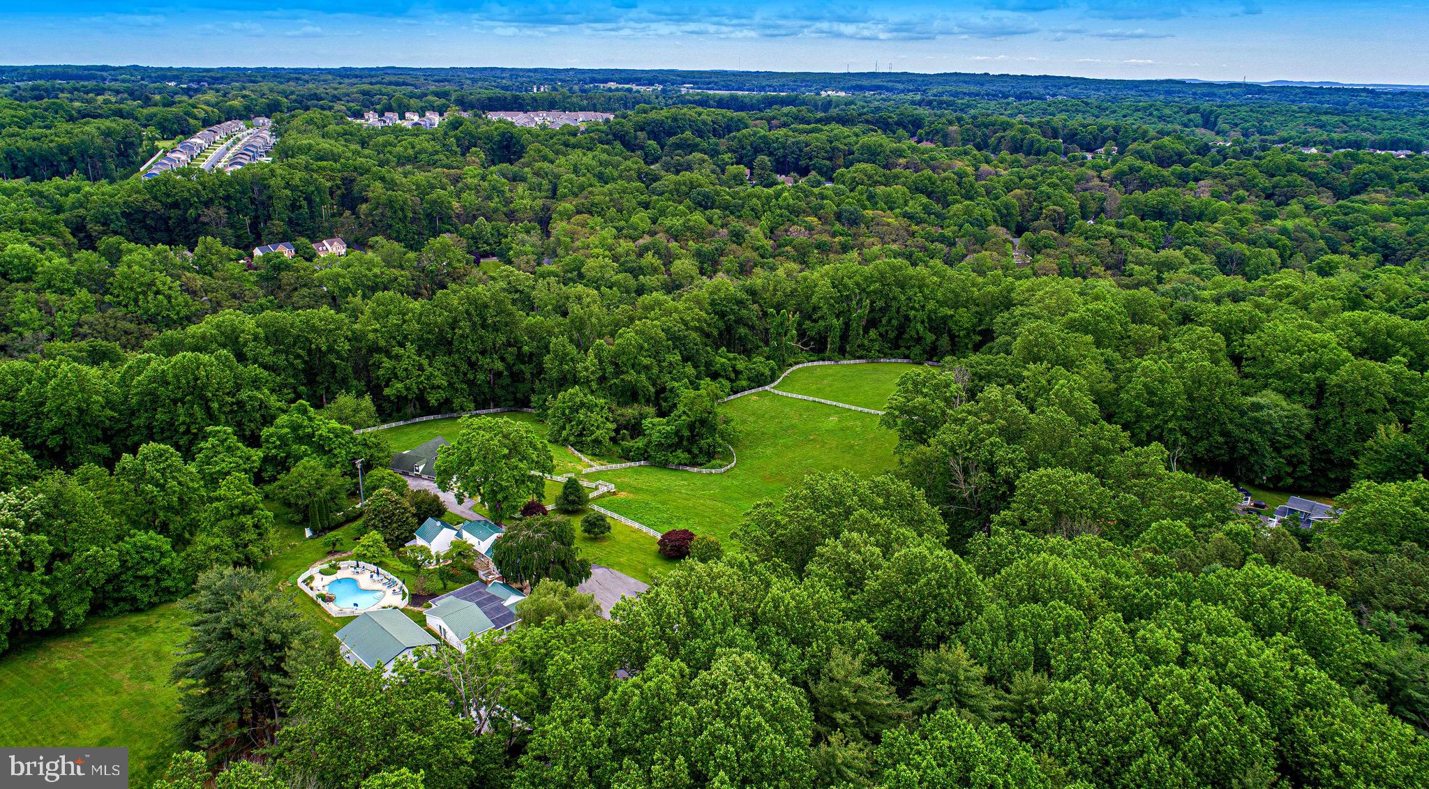 607 E WHEEL ROAD