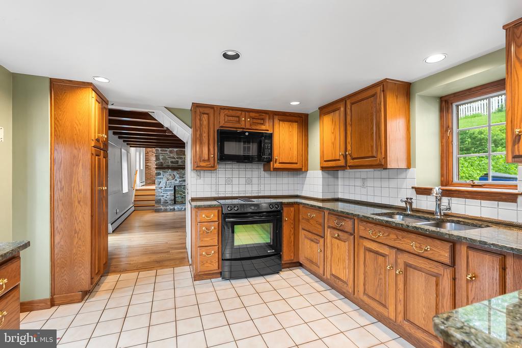 607 E WHEEL ROAD