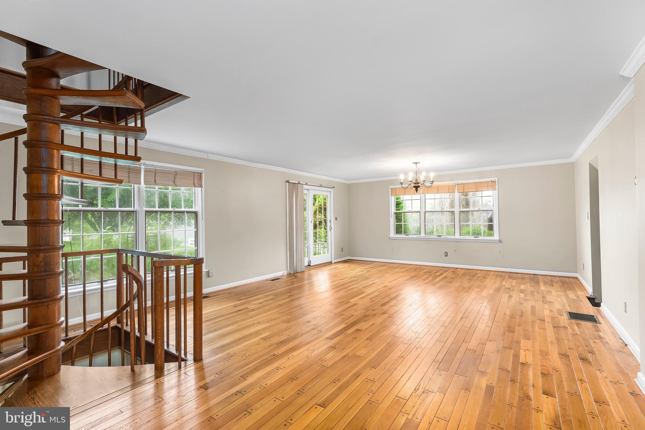 607 E WHEEL ROAD