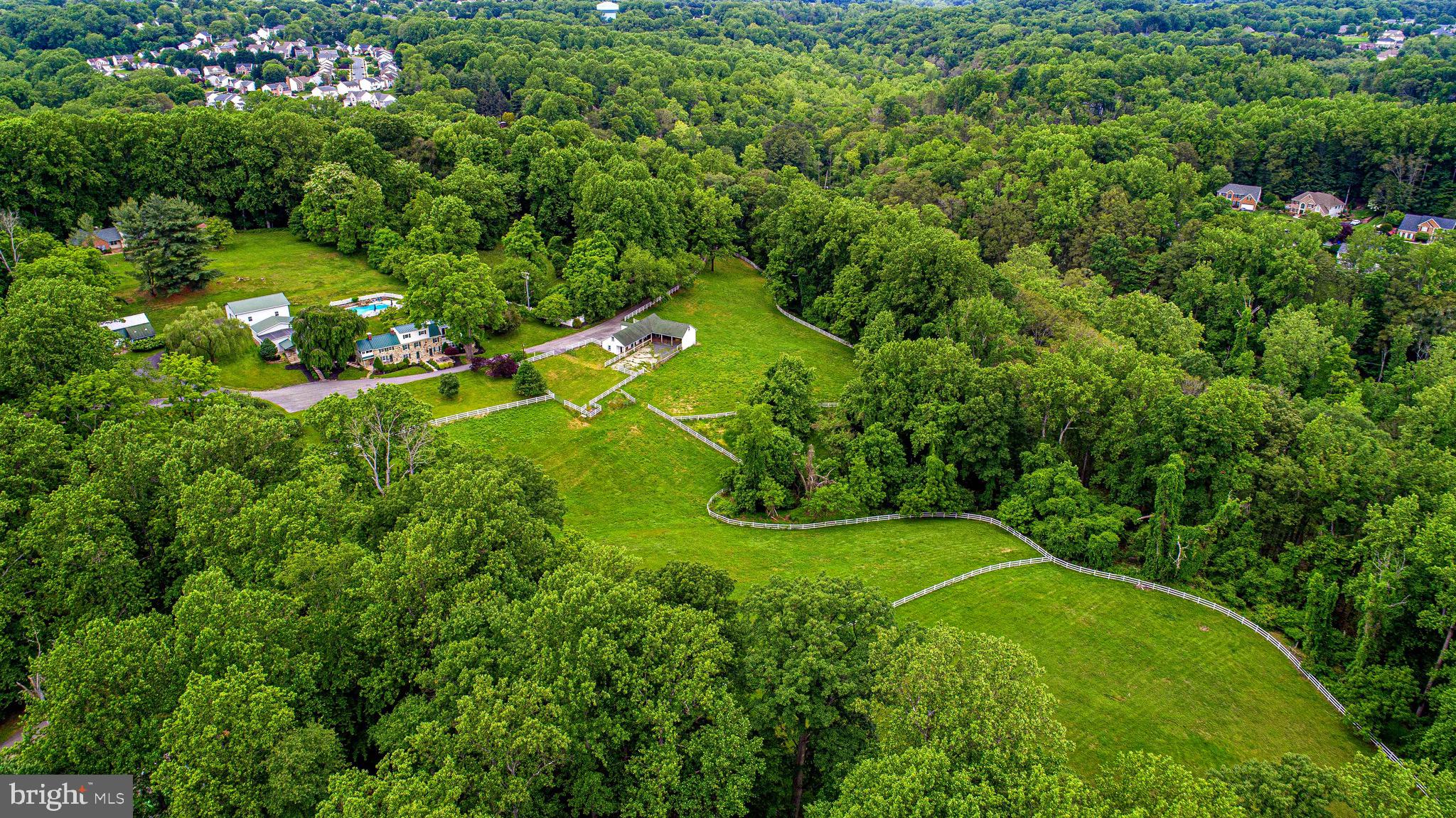 607 E WHEEL ROAD