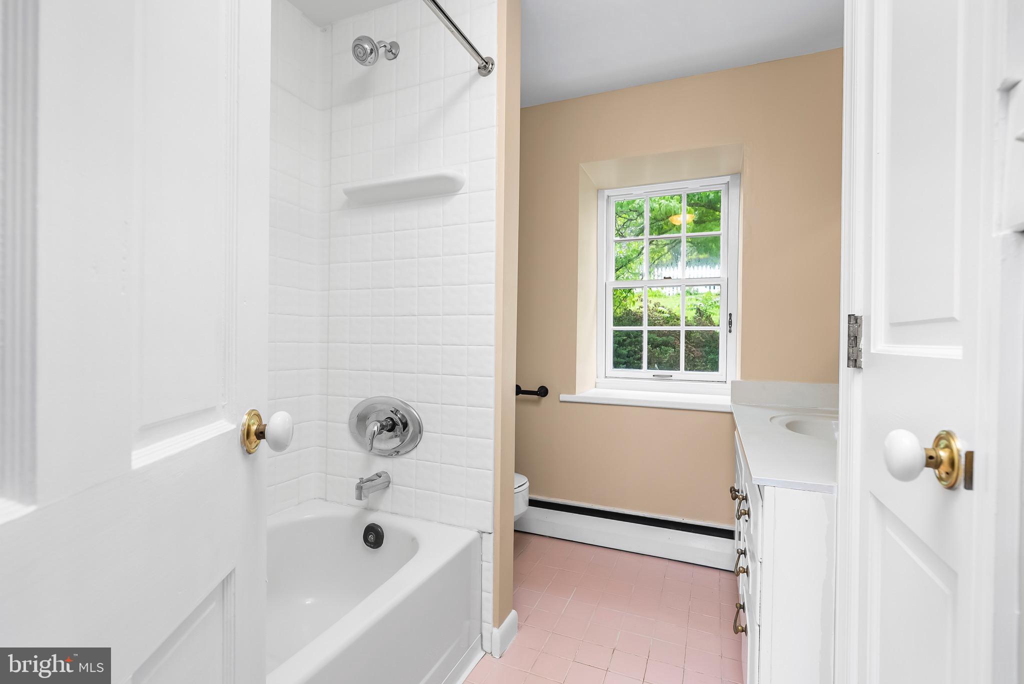 607 E WHEEL ROAD
