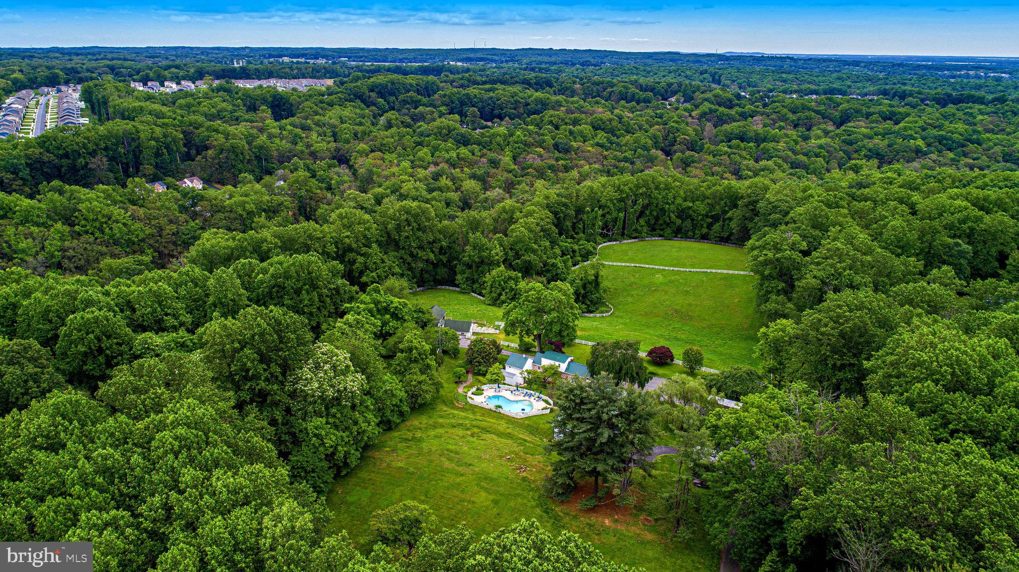 607 E WHEEL ROAD