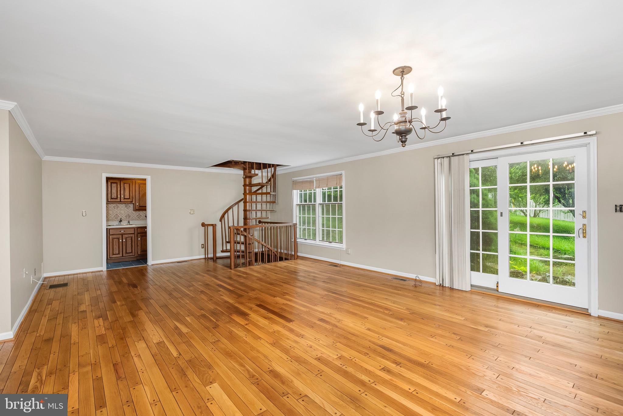 607 E WHEEL ROAD